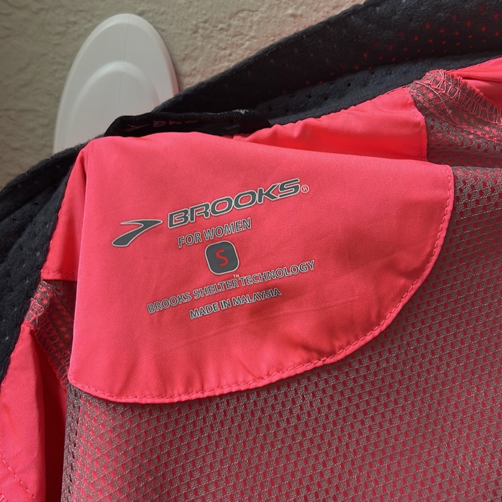 Brooks Reflective Running Jacket - image 2